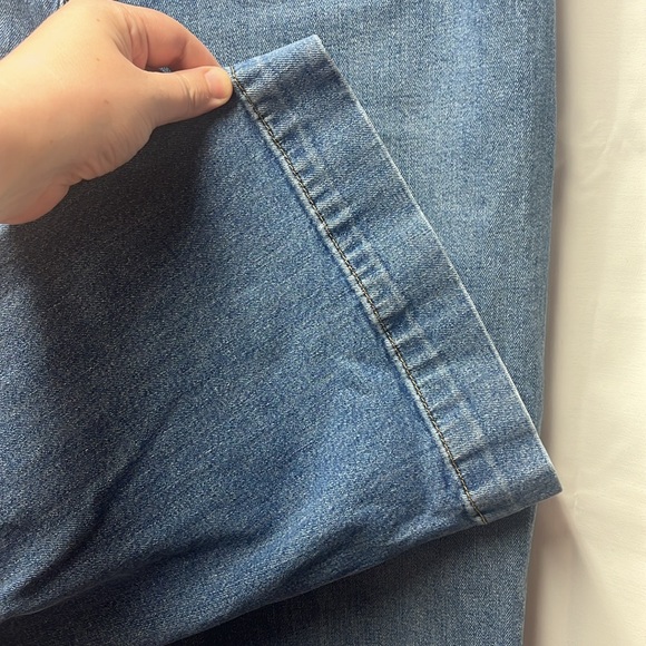 Pilcro Medium Wash “Skipper” Wide Leg Jeans- 30 - Picture 4 of 5